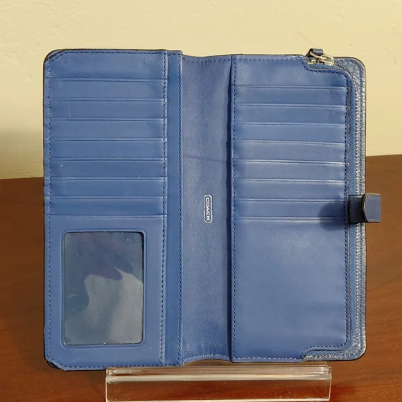 COACH Skinny Wallet in Cobalt Blue Pebbled Leather. - Picture 4 of 8